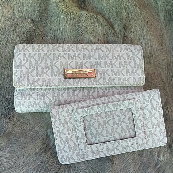 michael kors checkbook holder